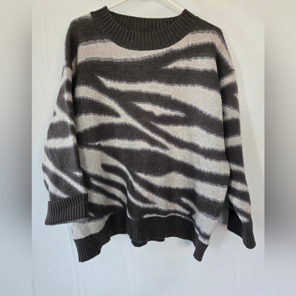 J.ING Zebra Patterned Gray and Cream Sweater Women's (M)